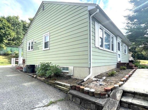 1564 SULPHUR SPRING RD, HALETHORPE, MD 21227