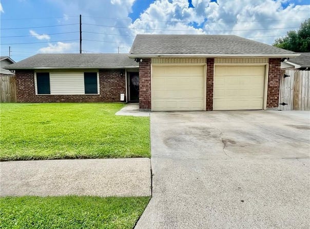 1720 E FRISCO Drive, Laplace, LA 70068