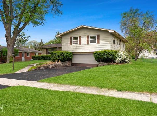 632 Columbine Avenue, Lisle, IL 60532