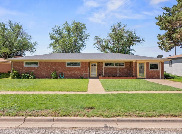 1214 E Buckley Street, Brownfield, TX 79316