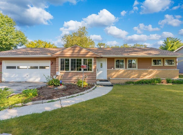 435 DOUGLAS Road, Batavia, IL 60510