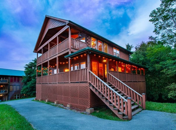 2031 Oakmont Dr, Sevierville, TN 37876