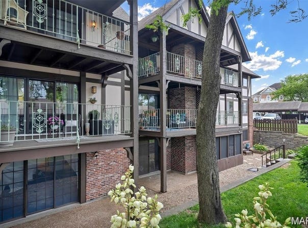 1430 Heritage Landing, St Charles, MO 63303