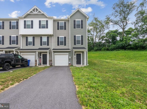 261 HOLSTEIN DRIVE, HANOVER, PA 17331