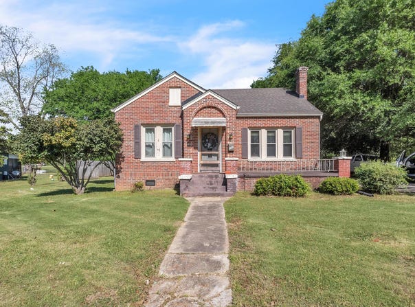 109 5th St SE, Aliceville, AL 35442