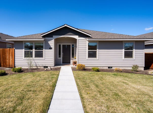 2365 SW Obsidian Avenue, Redmond, OR 97756