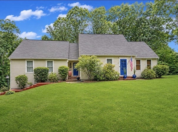 31 Woodside Circle, Sturbridge, MA 01566