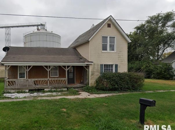 250 E RAILROAD Street, Roseville, IL 61473