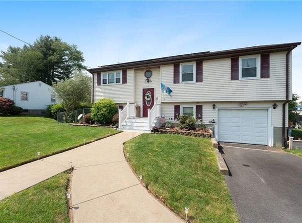 17 Cedar Drive, West Warwick, RI 02893