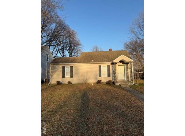 628 Moore Avenue, Sikeston, MO 63801