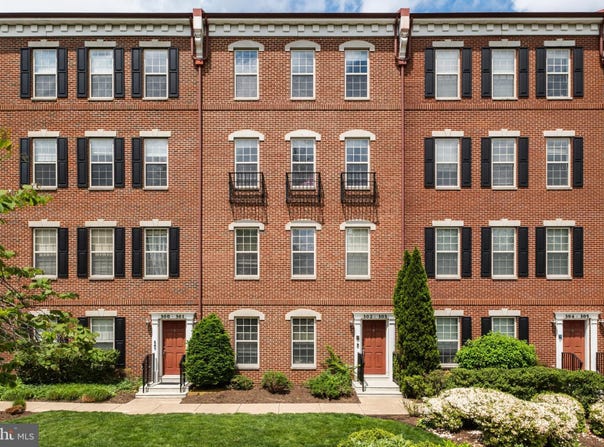 303 SURGEON GENERALS COURT, PHILADELPHIA, PA 19146
