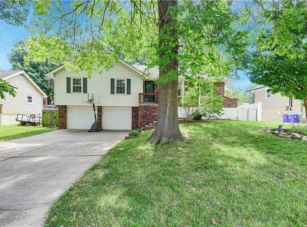 1211 SW WALNUT Street, Lee's Summit, MO 64081