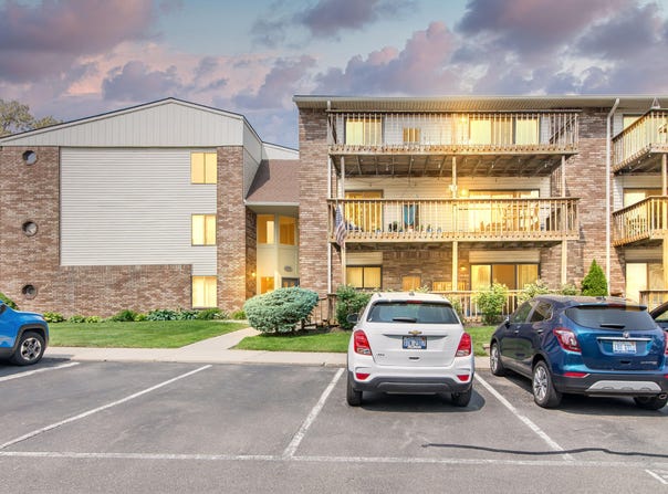 855 S Pontiac Trail, Walled Lake, MI 48390