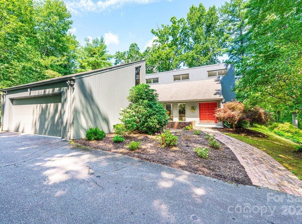 902 Cherokee Place, Lenoir, NC 28645
