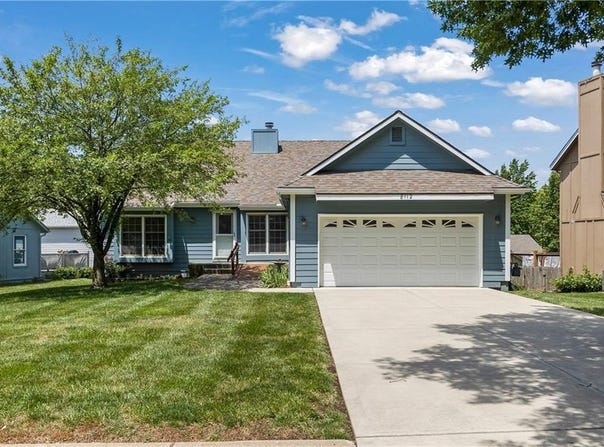 8112 Lichtenauer Drive, Lenexa, KS 66219