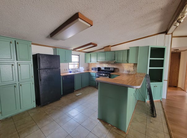 9563 Anchor Dr., Clay Township, MI 48001