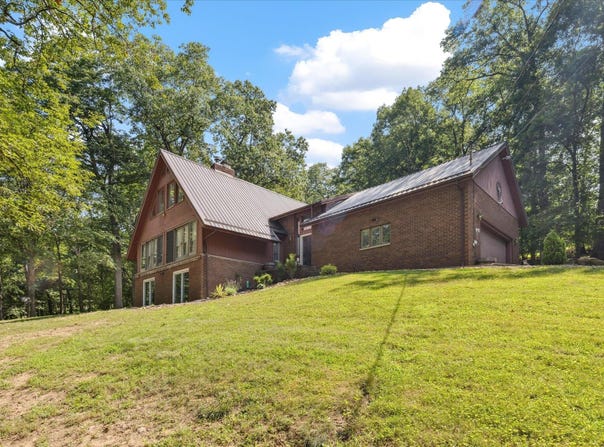18 Hillcrest Drive, Little Hocking, OH 45742