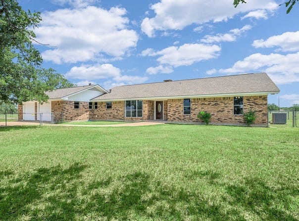5131 U.S. 77, La Grange, TX 78945