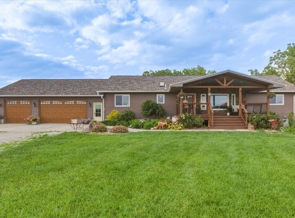 1077 240th Ave, Tabor, IA 51653