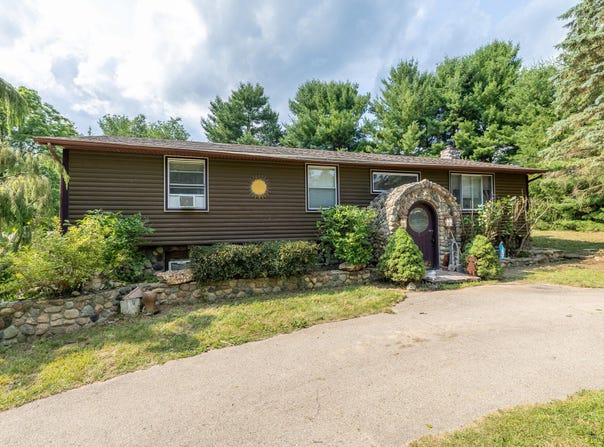 19744 Ivey Road, Chelsea, MI 48118