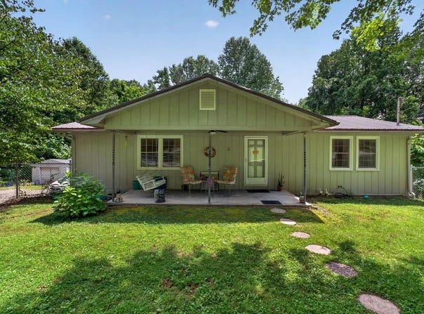 582 Spencer Dr, Spencer, TN 38585