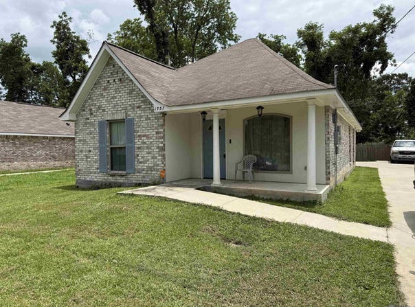1737 RAVIER LN, LA 70780