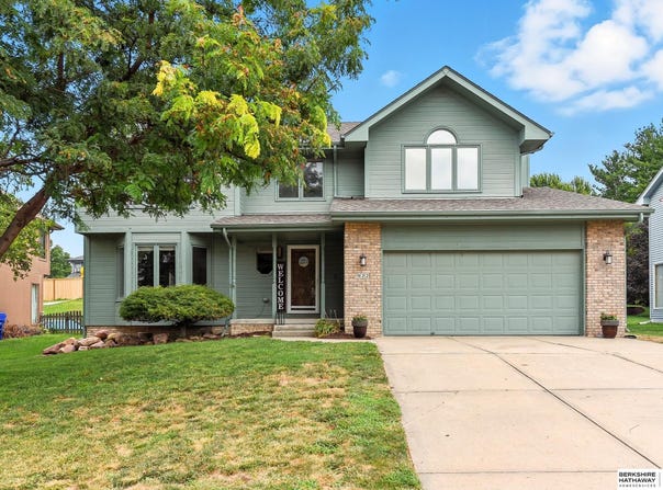 922 Hogan Drive, Papillion, NE 68046