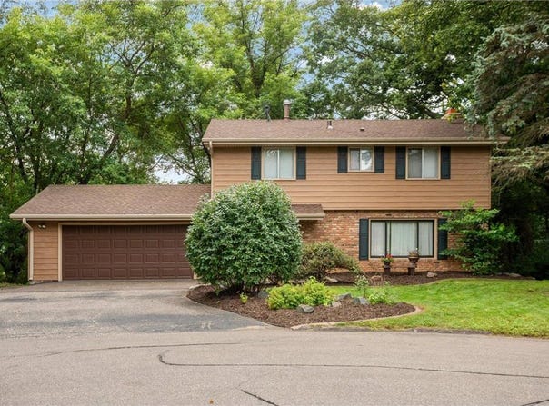 19029 Hanus Circle, Minnetonka, MN 55345