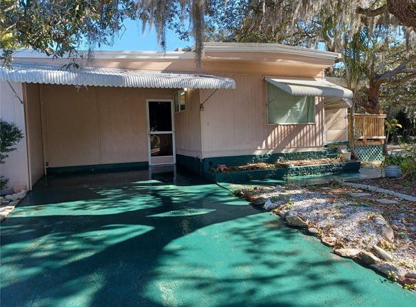 1223 LIVE OAK PARKWAY, TARPON SPRINGS, FL 34689