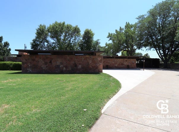 1204 Circle Drive, Garden City, KS 67846