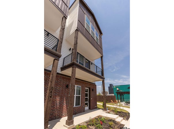 540 W Erwin St, Tyler, TX 75702