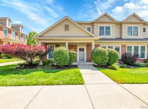 616 SUPERIOR Boulevard, Wyandotte, MI 48192
