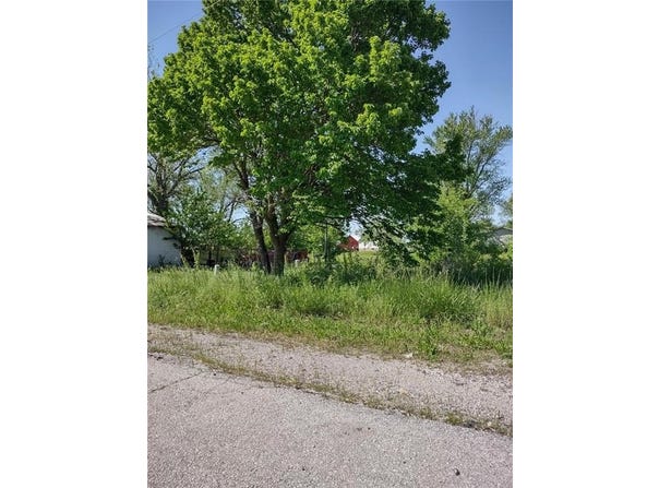 201 Bickle Street, Levasy, MO 64066