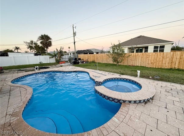 3915 SW 1st Place, Cape Coral, FL 33914