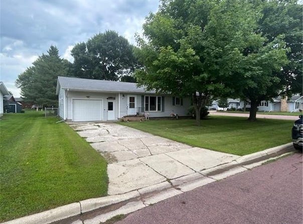 611 Elm Avenue, Westbrook, MN 56183