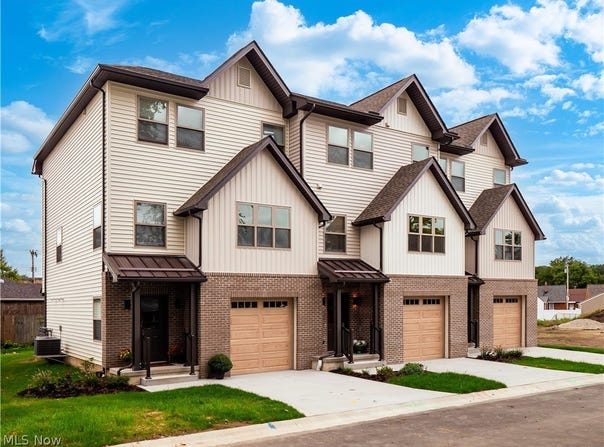 3274 Warren Road, Cleveland, OH 44111