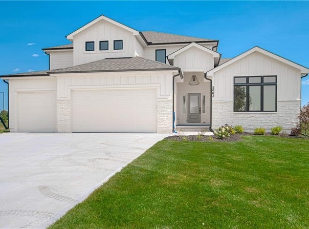 2003 Foxtail Point, Kearney, MO 64060