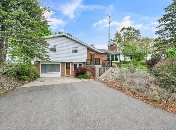 27234 Curtis Drive, Edwardsburg, MI 49112