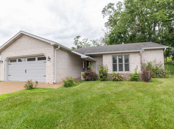 7555 Upper Meadow Road, Newburgh, IN 47630