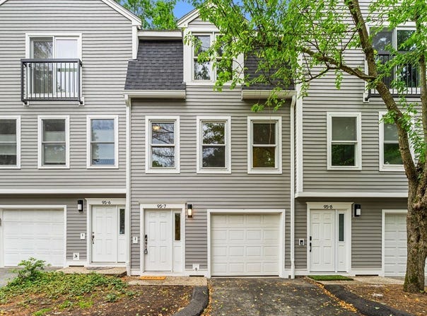95 Anderer Ln, Boston, MA 02132