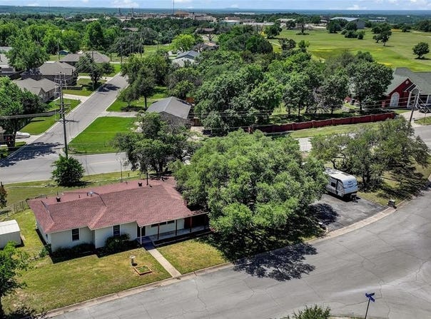 323 W Rentz Street, Weatherford, TX 76086