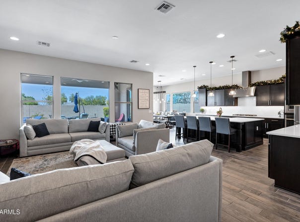 2750 E MOURNING DOVE Lane, San Tan Valley, AZ 85140