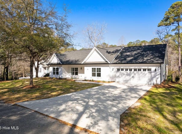 3086 River Hills Drive SW, Shallotte, NC 28470