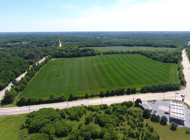 2390 Algonquin Road, Barrington Hills, IL 60010