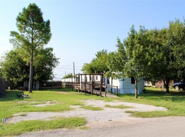 908 E Beth Street, Whitney, TX 76692