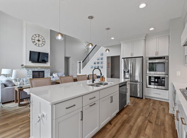 6340 Congress Dr, West Bend, WI 53095