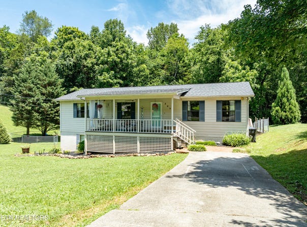 5922 Blossom Rd, Knoxville, TN 37912