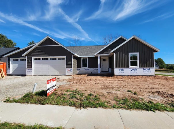 N9016 SOUTHTOWNE Drive, MENASHA, WI 54952