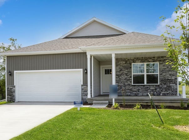 3401 Craven Dr, CORALVILLE, IA 52241