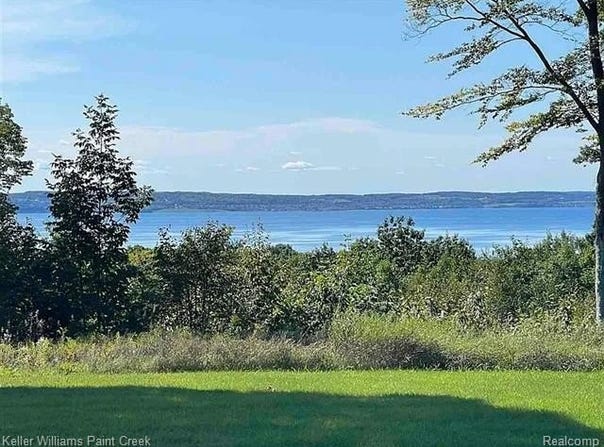 8050 Broken Rdg E, Little Traverse Twp, MI 49740